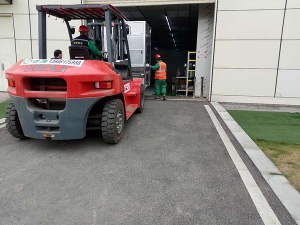 通威，激光摻雜機(jī)，卸車，拆箱，搬運(yùn)入場(chǎng)