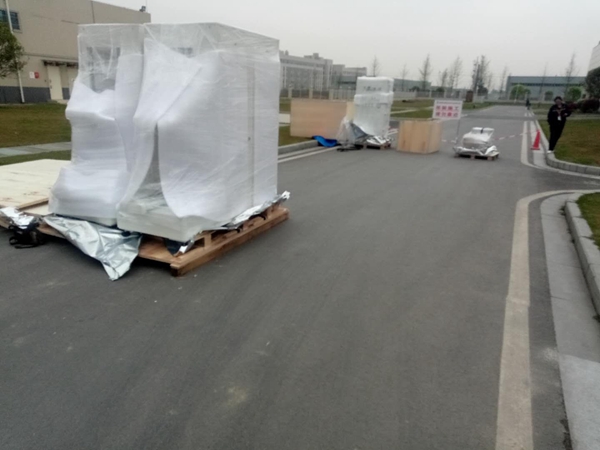 通威，激光機卸車，拆箱，搬運入場